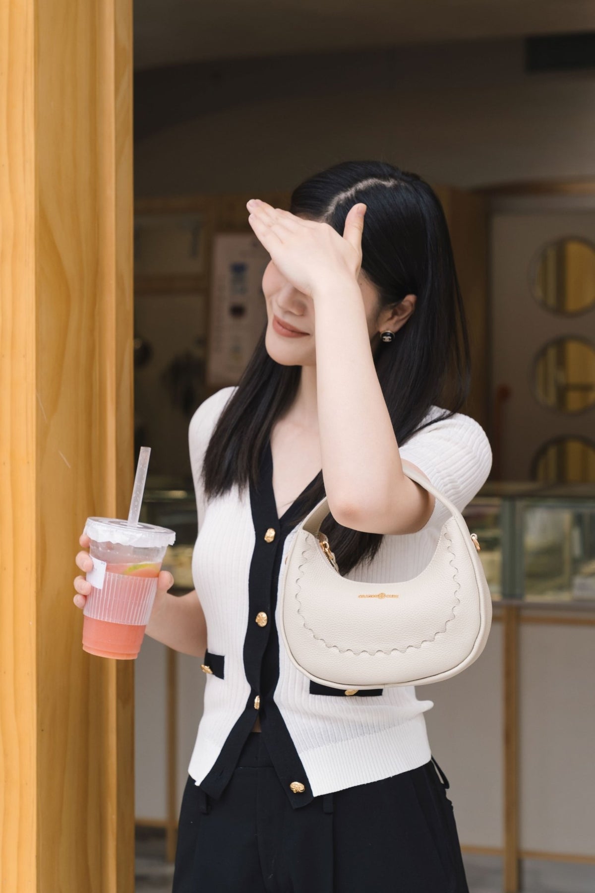 Smile Hand Bag: Upgrade Your Style with Orange Cube’s Handbag - Orange Cube